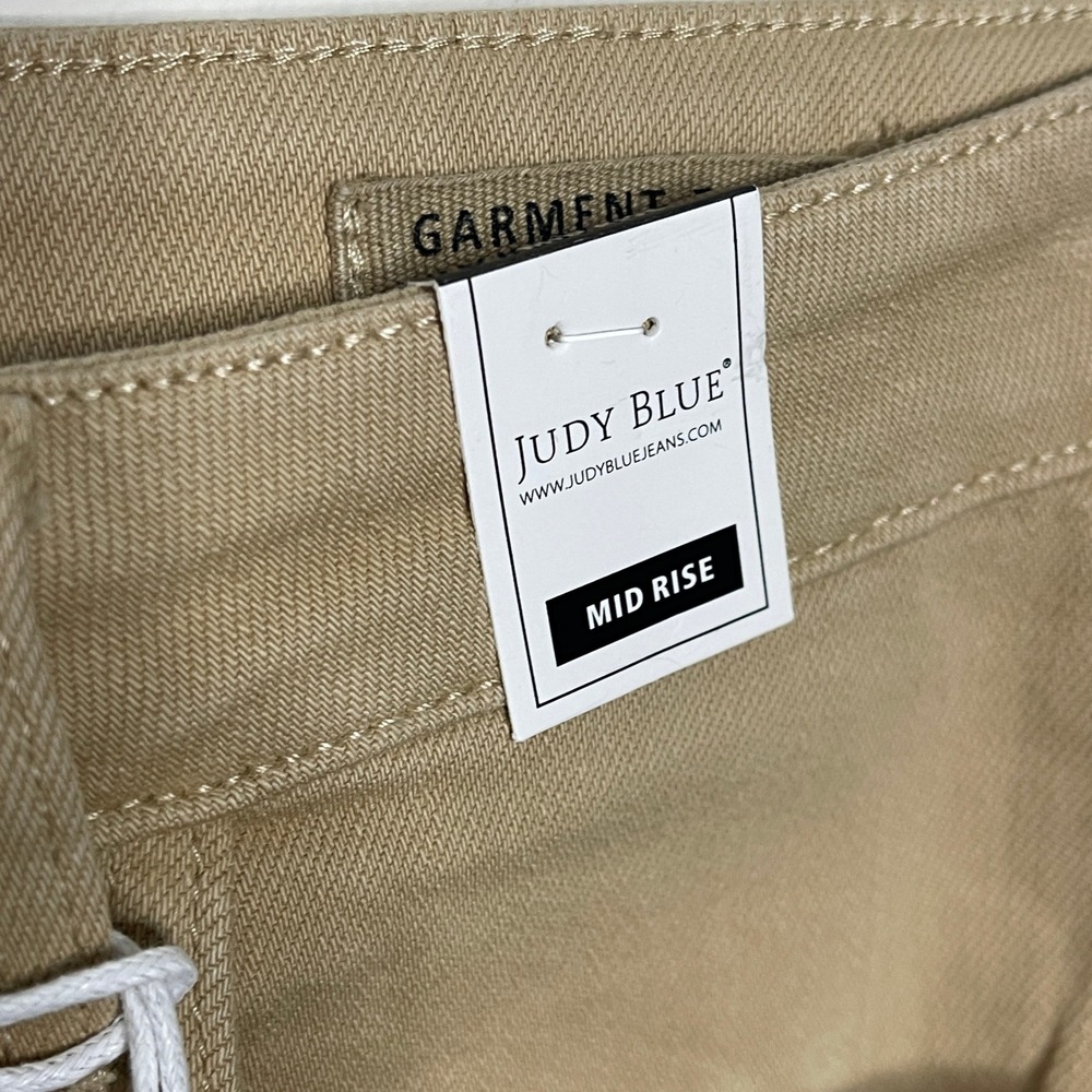 Judy Blue Khaki Tan‎ Garment Dyed Mid Rise Cuffed Denim Shorts XL New - Picture 5 of 7